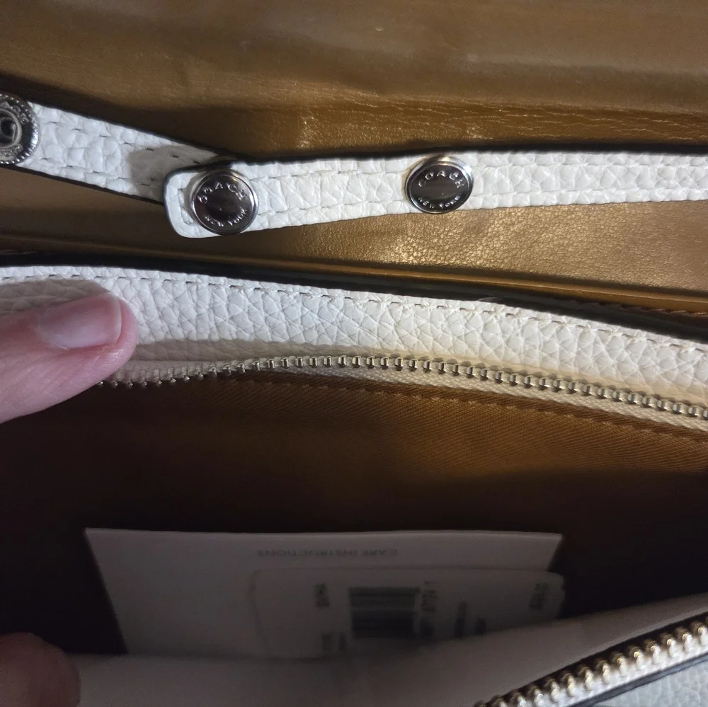 Coach Disney dumbo white wallet bag on removable strap - Picture 6 of 7